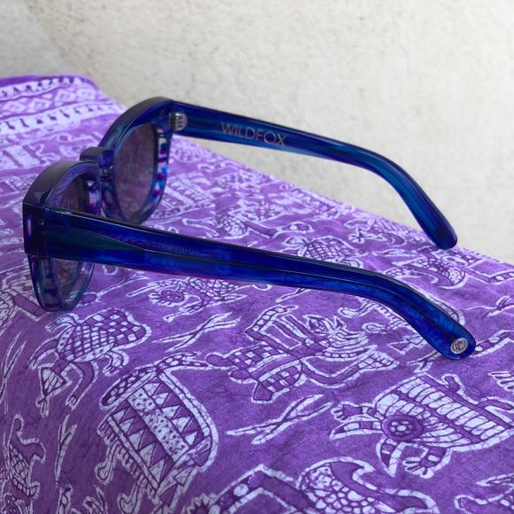 Wildfox Classic Fox Deluxe Sunglasses - Picture 2 of 3